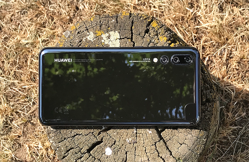 Illustration for article titled Hemos puesto a un inútil a tomar fotos con el Pixel 2XL, el Galaxy S9+ y el Huawei P20 Pro. Este es el resultado